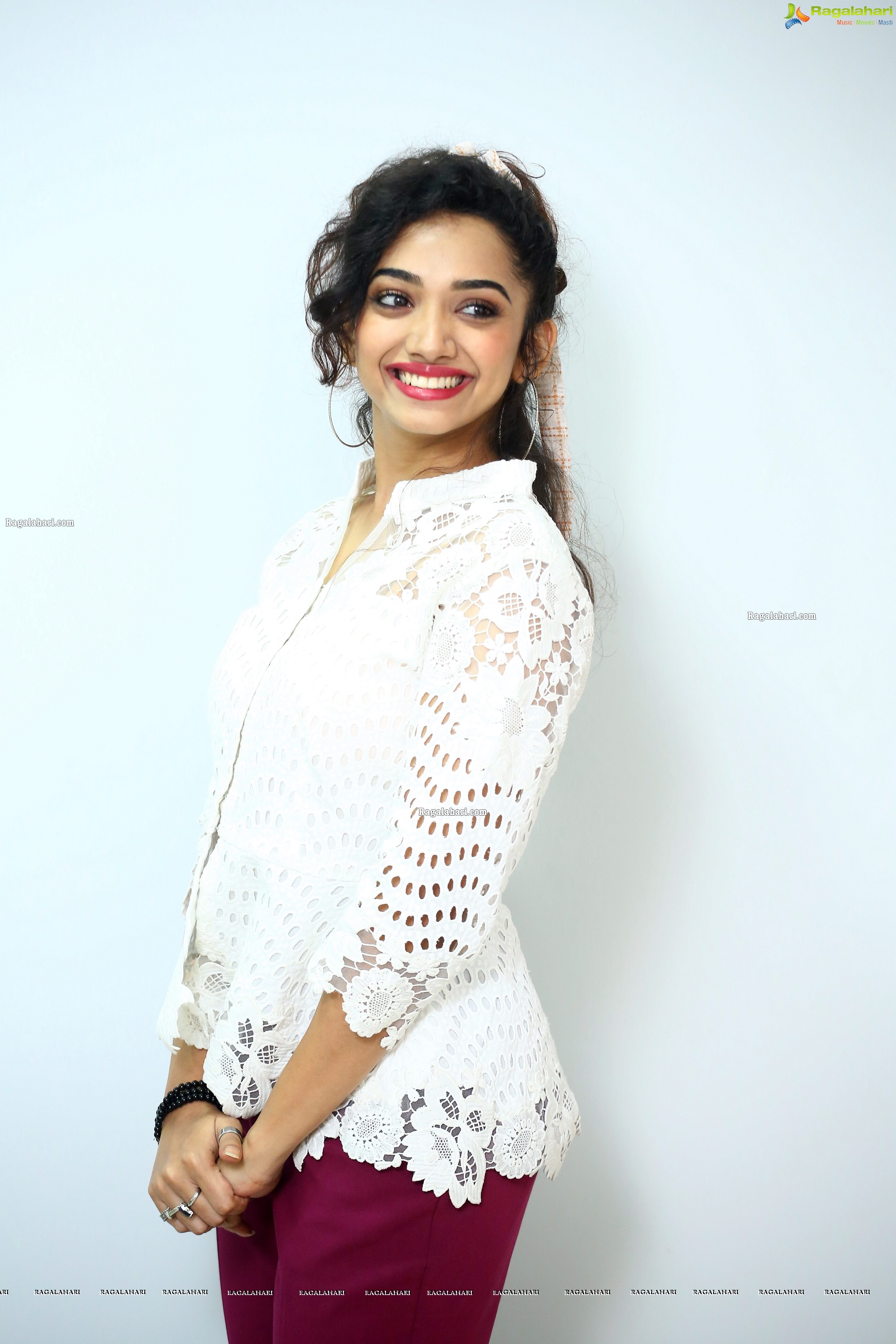 Saanve Megghana at Pushpaka Vimanam Movie Interview, HD Photo Gallery