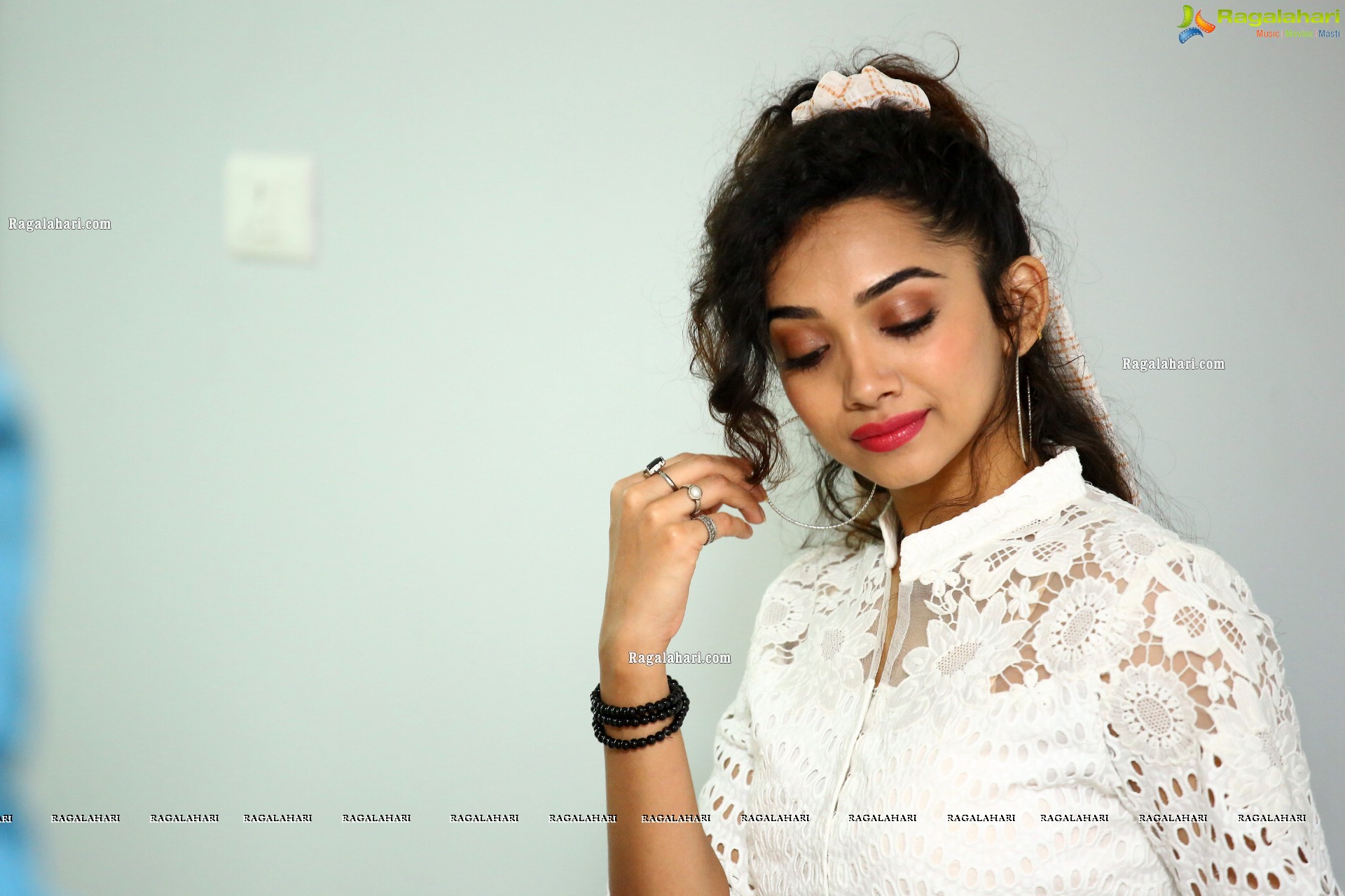 Saanve Megghana at Pushpaka Vimanam Movie Interview, HD Photo Gallery