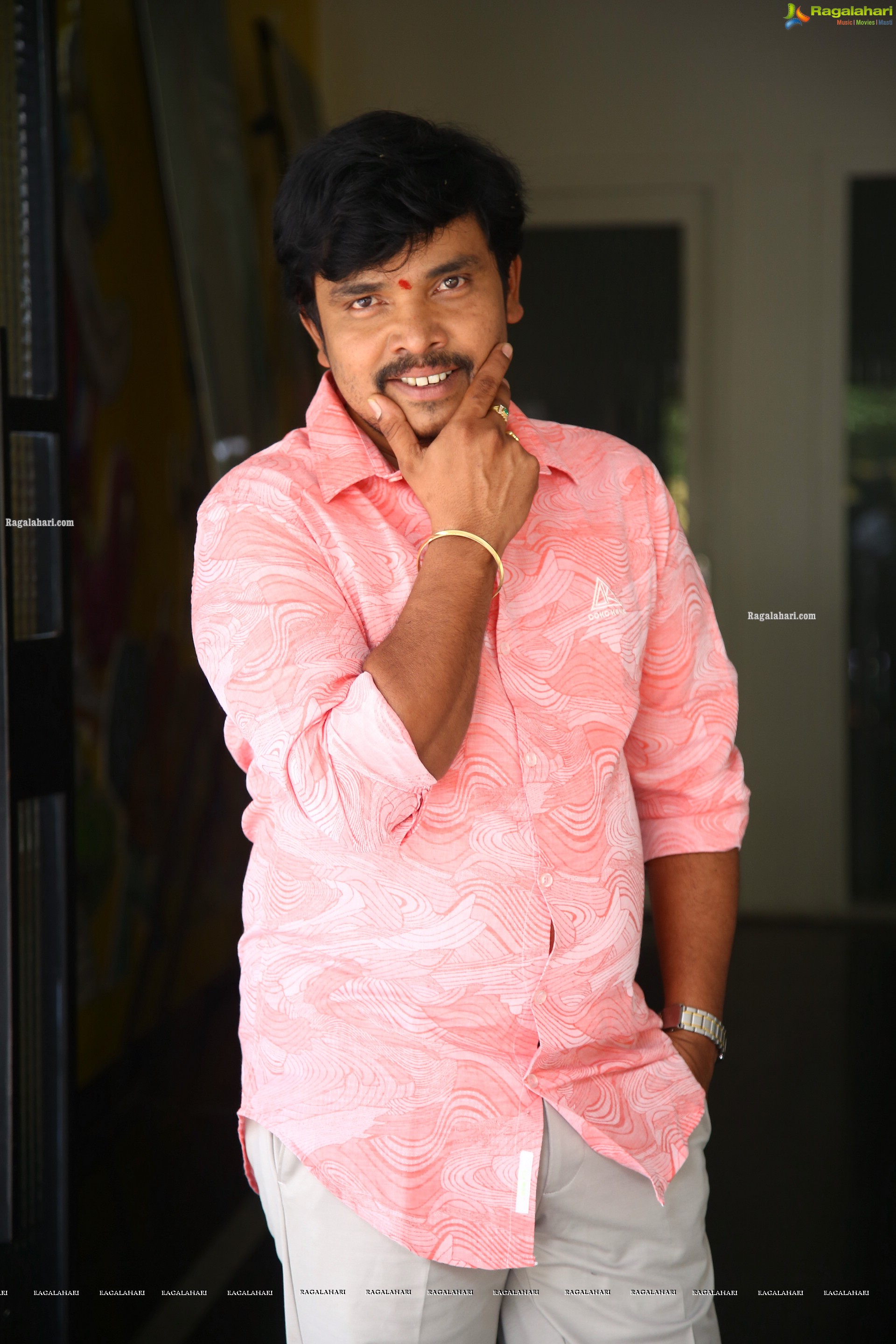 Sampoornesh Babu at Mr. Beggar Movie Opening, HD Photo Gallery