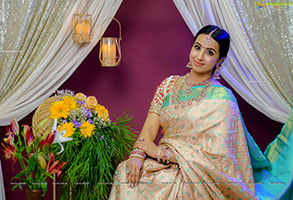 Sanjjanaa Galrani HD Stills in Traditional White Saree