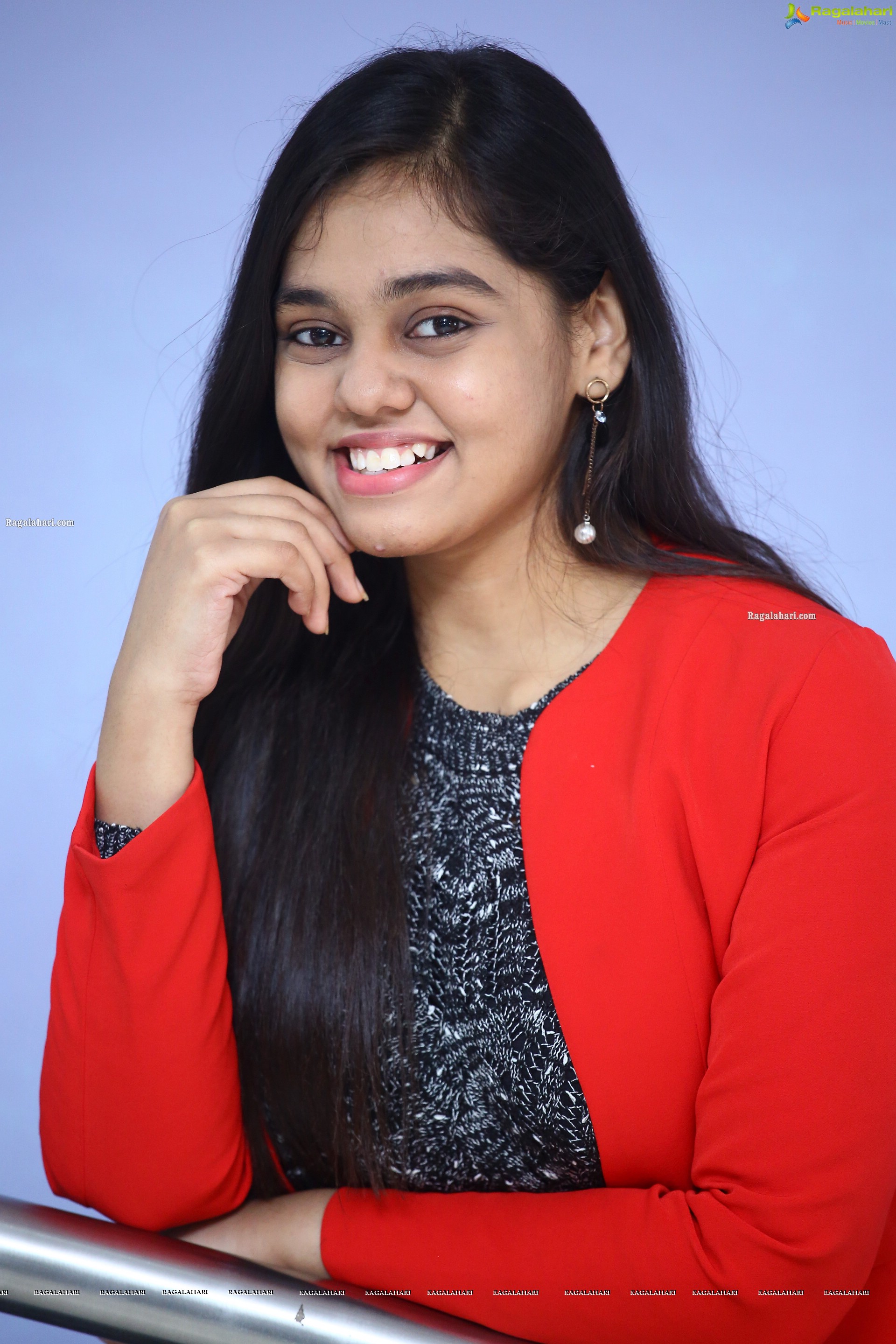 Singer Shanmukhapriya HD Photo Gallery