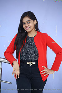 Singer Shanmukhapriya HD Photo Gallery