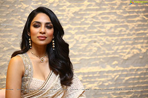 Sobhita Dhulipala at Kurup Movie Pre Release Event