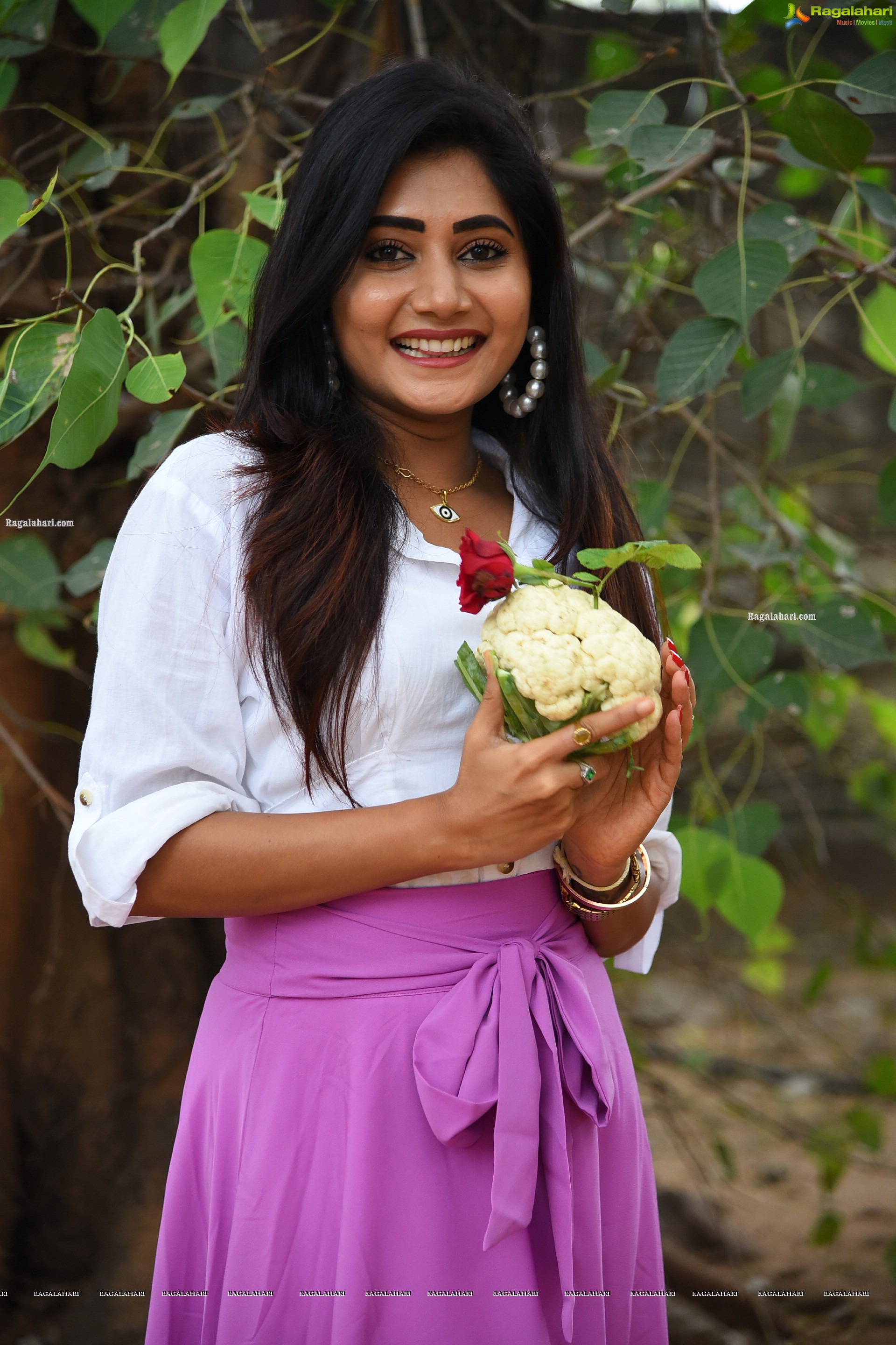 Vasanthi at Cauliflower Movie Teaser Launch, HD Photo Gallery