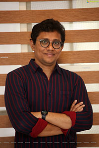 Writer Ganesh Ravuri at Varudu Kaavalenu Success Interview