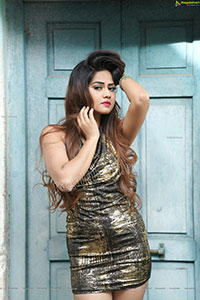 Aparnna Mallik in Black Ruched Bodycon Dress