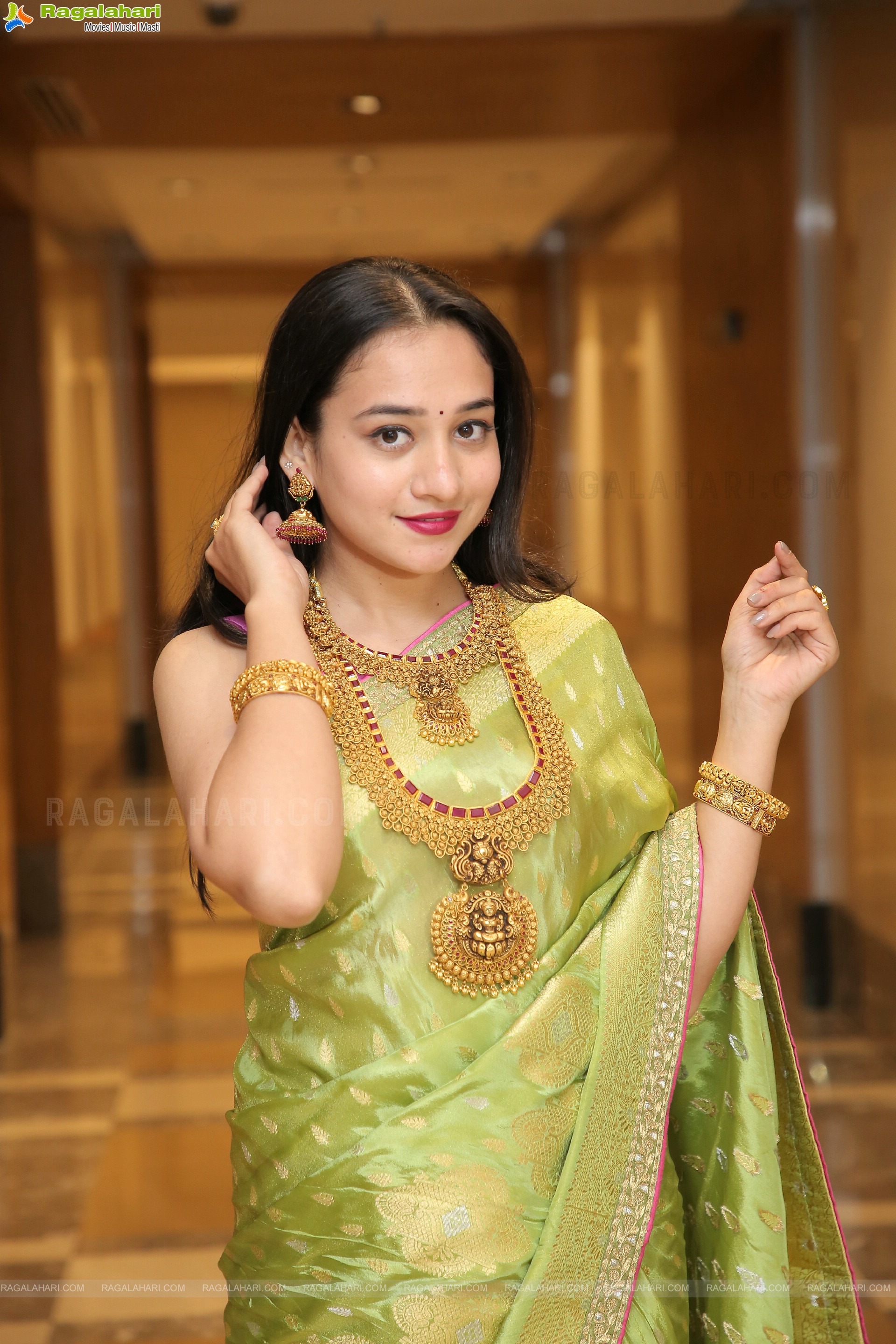 Bhuvaneshwari Showcases a Collection By Manepally Jewellers, HD Photo Gallery