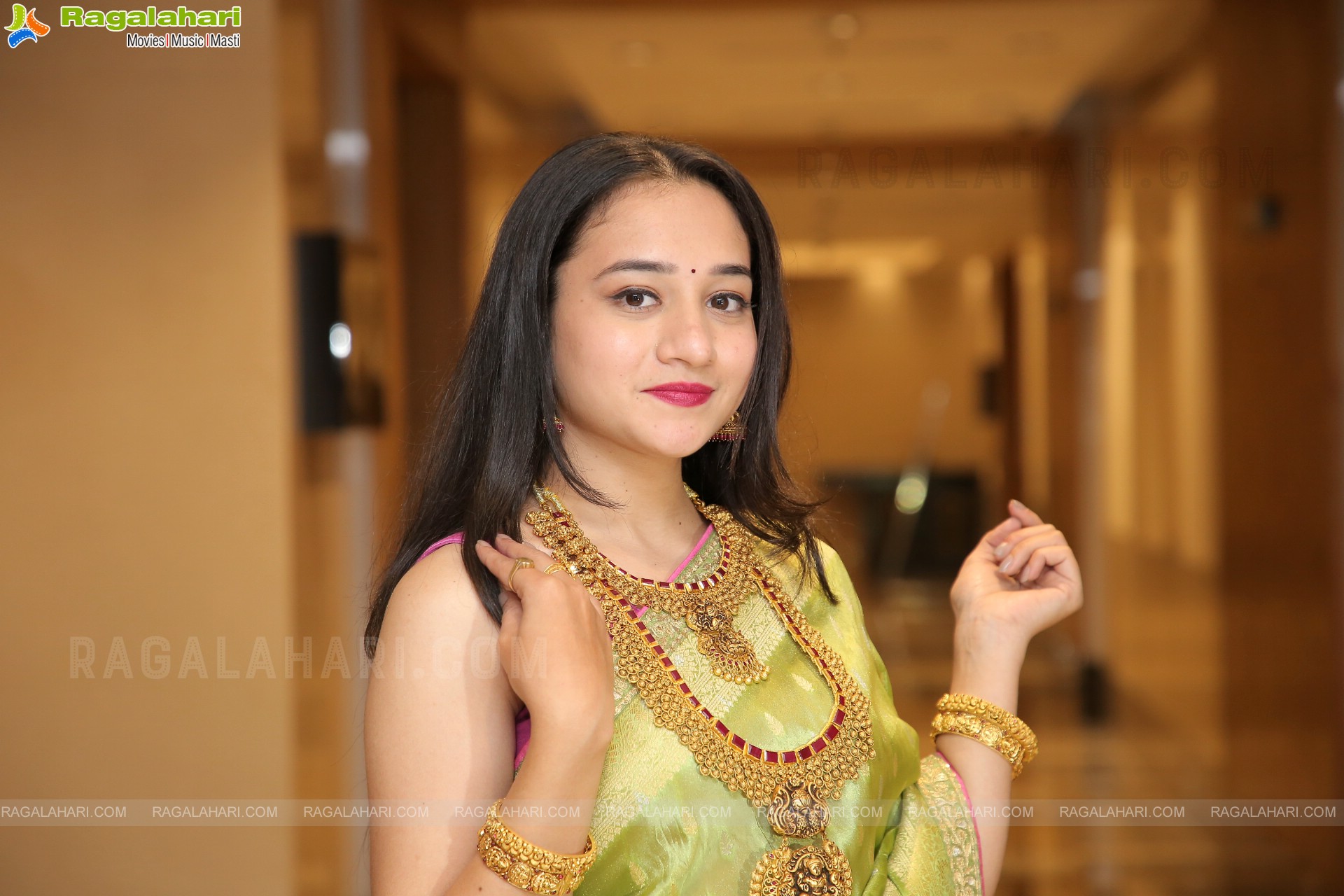 Bhuvaneshwari Showcases a Collection By Manepally Jewellers, HD Photo Gallery