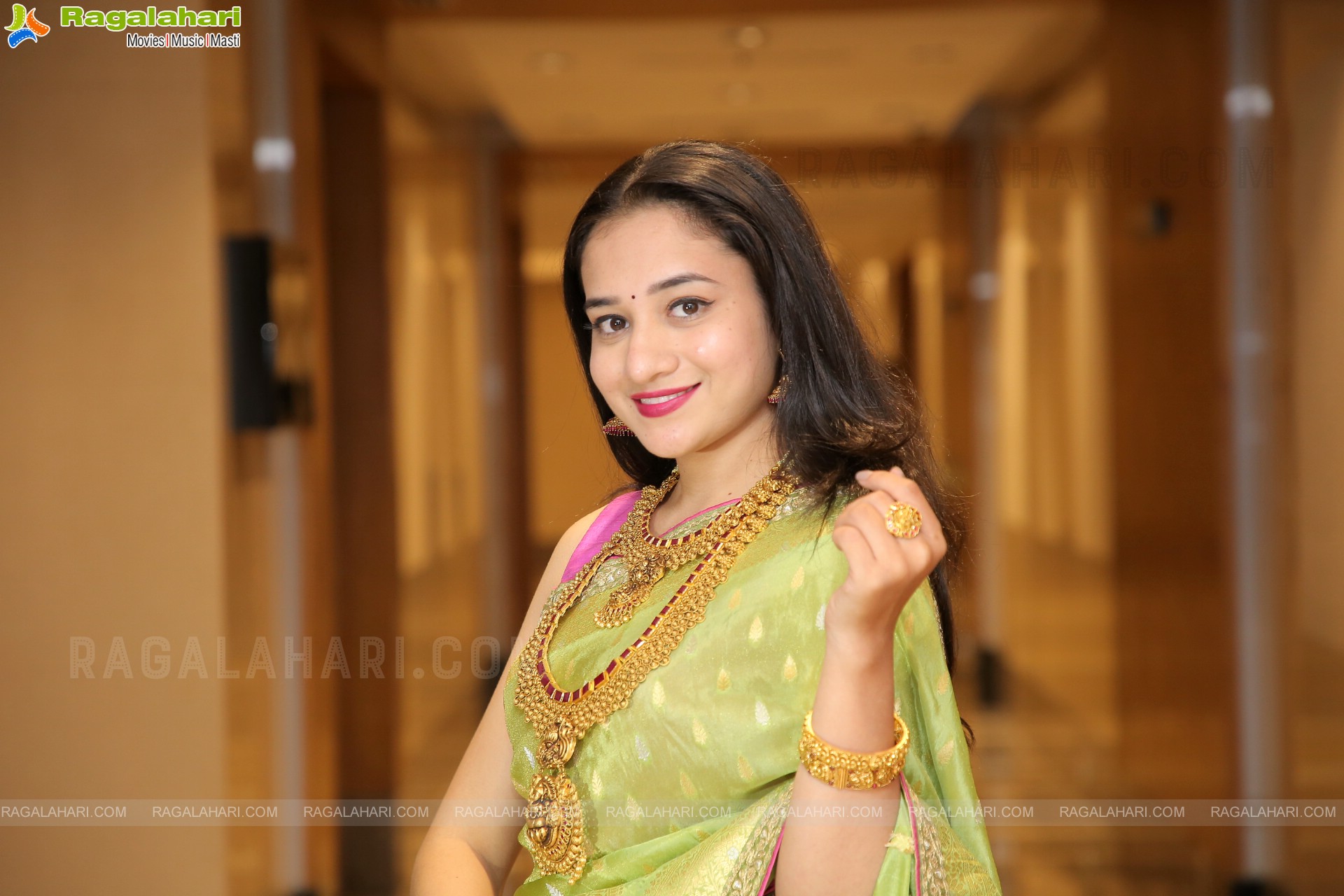 Bhuvaneshwari Showcases a Collection By Manepally Jewellers, HD Photo Gallery