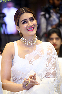 Kriti Sanon at Thodelu Pre-Release Event