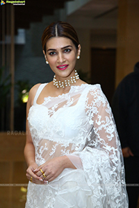 Kriti Sanon at Thodelu Pre-Release Event