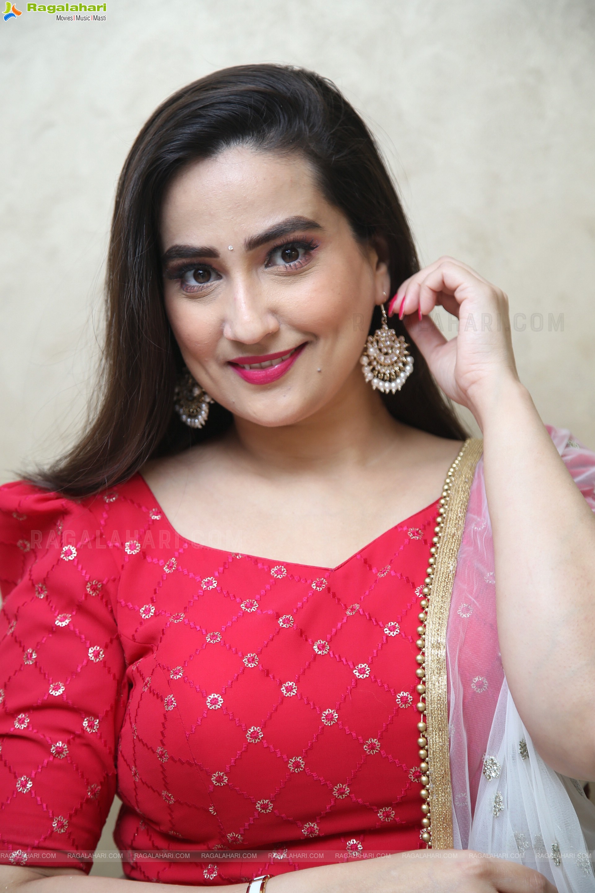 Anchor Manjusha at Latest Photoshoot, HD Photo Gallery