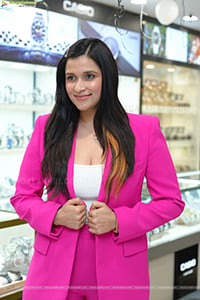 Mannara Chopra at Kamal Watch Store Launch
