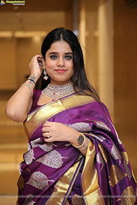 Meenal Juneja Poses With Jewellery