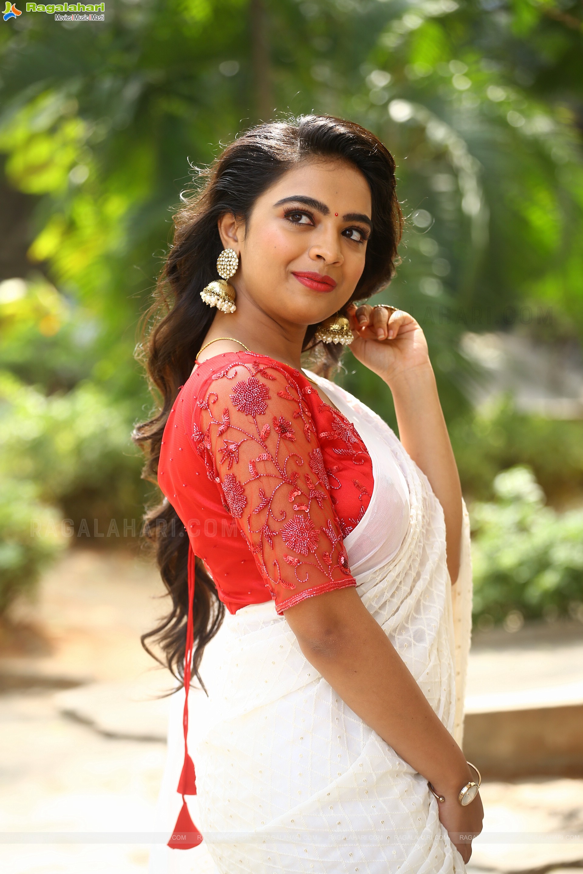 Nandhini Reddy at Seetharamapuram Lo Oka Prema Janta Pre-Release Event, HD Photo Gallery