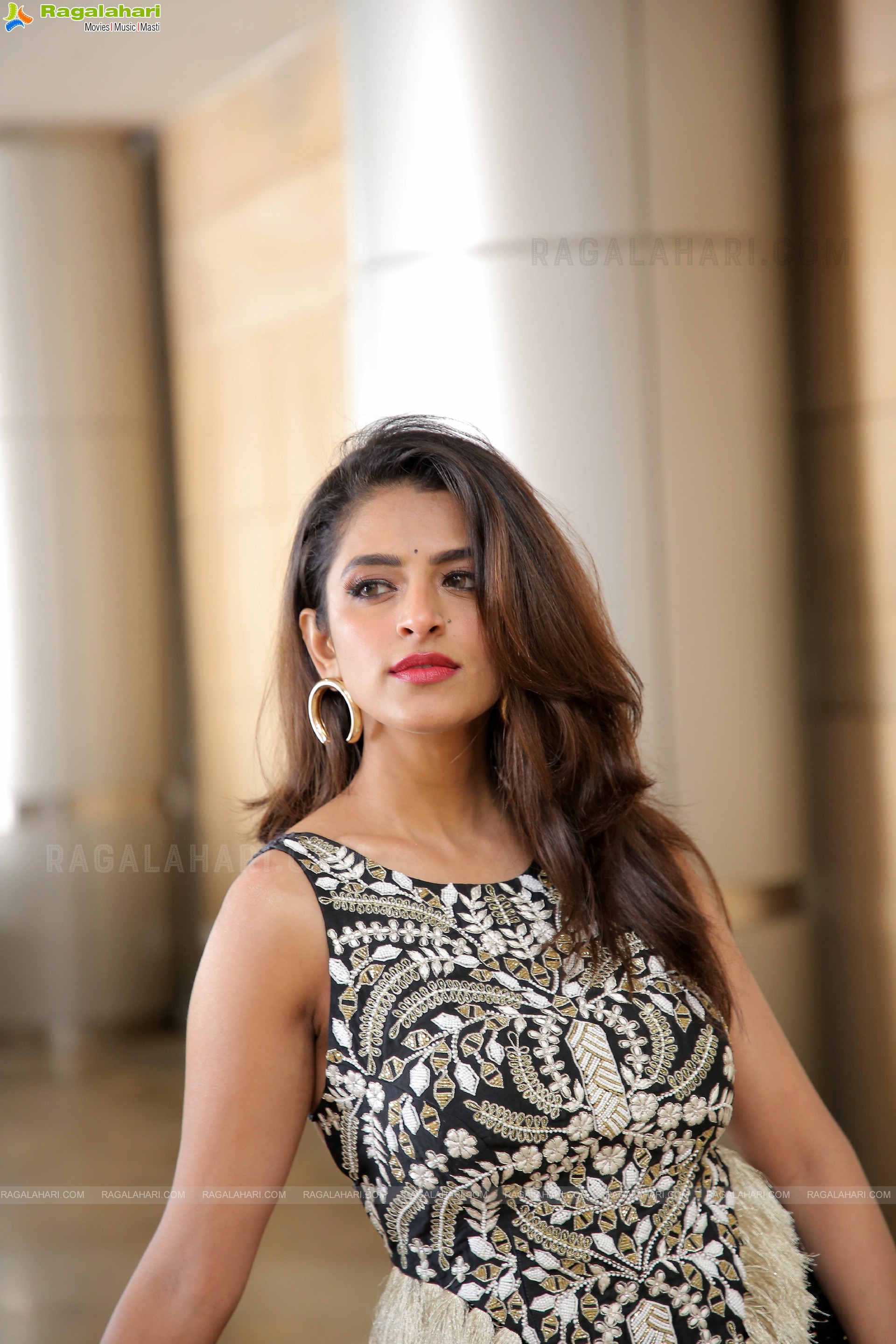 Prachi Thaker Latest Photoshoot Stills, HD Photo Gallery