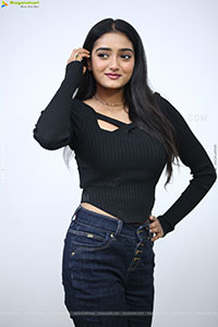 Hrithika Srinivas at Sound Party Interview, HD Gallery