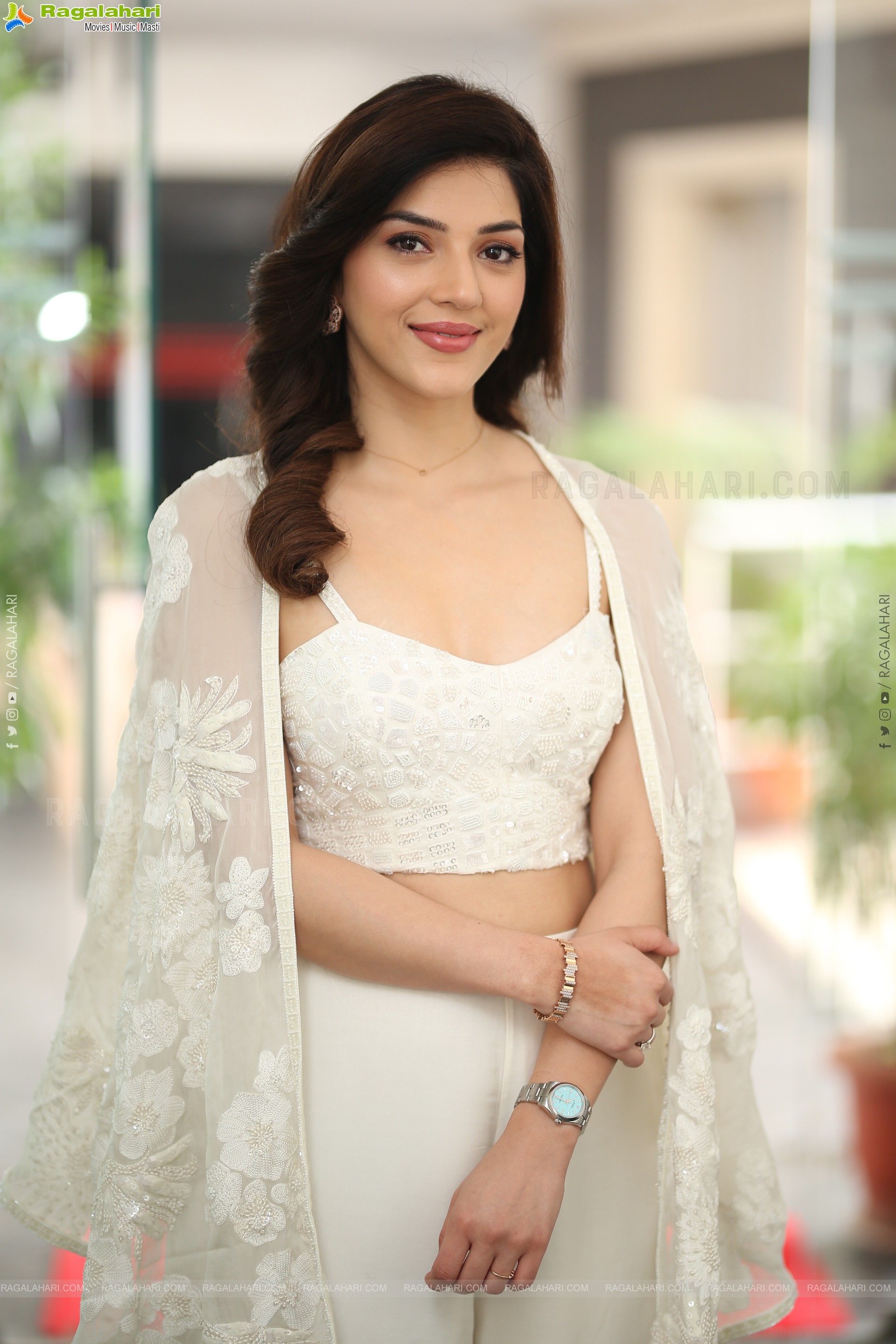 Mehreen Pirzada Latest Stills, HD Gallery