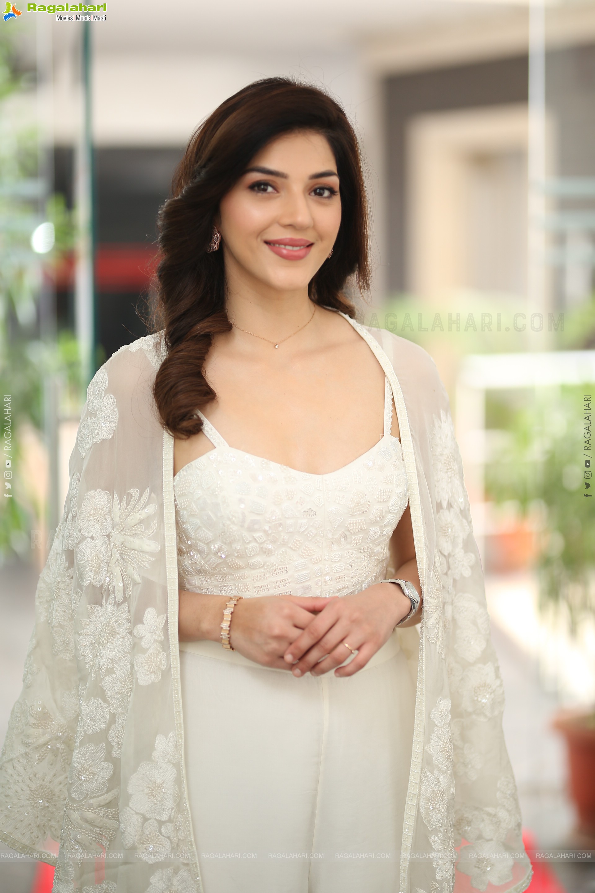 Mehreen Pirzada Latest Stills, HD Gallery