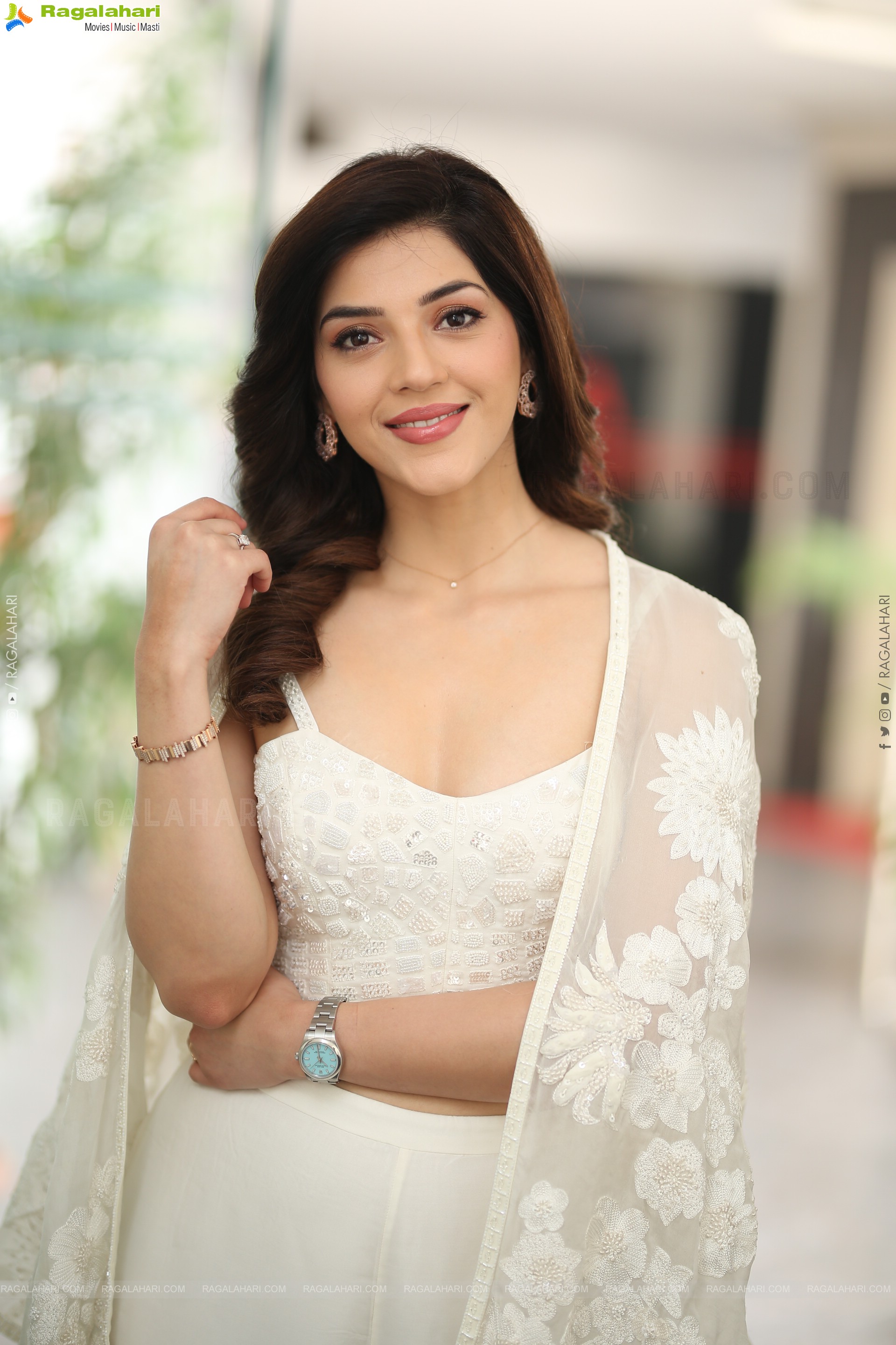 Mehreen Pirzada Latest Stills, HD Gallery