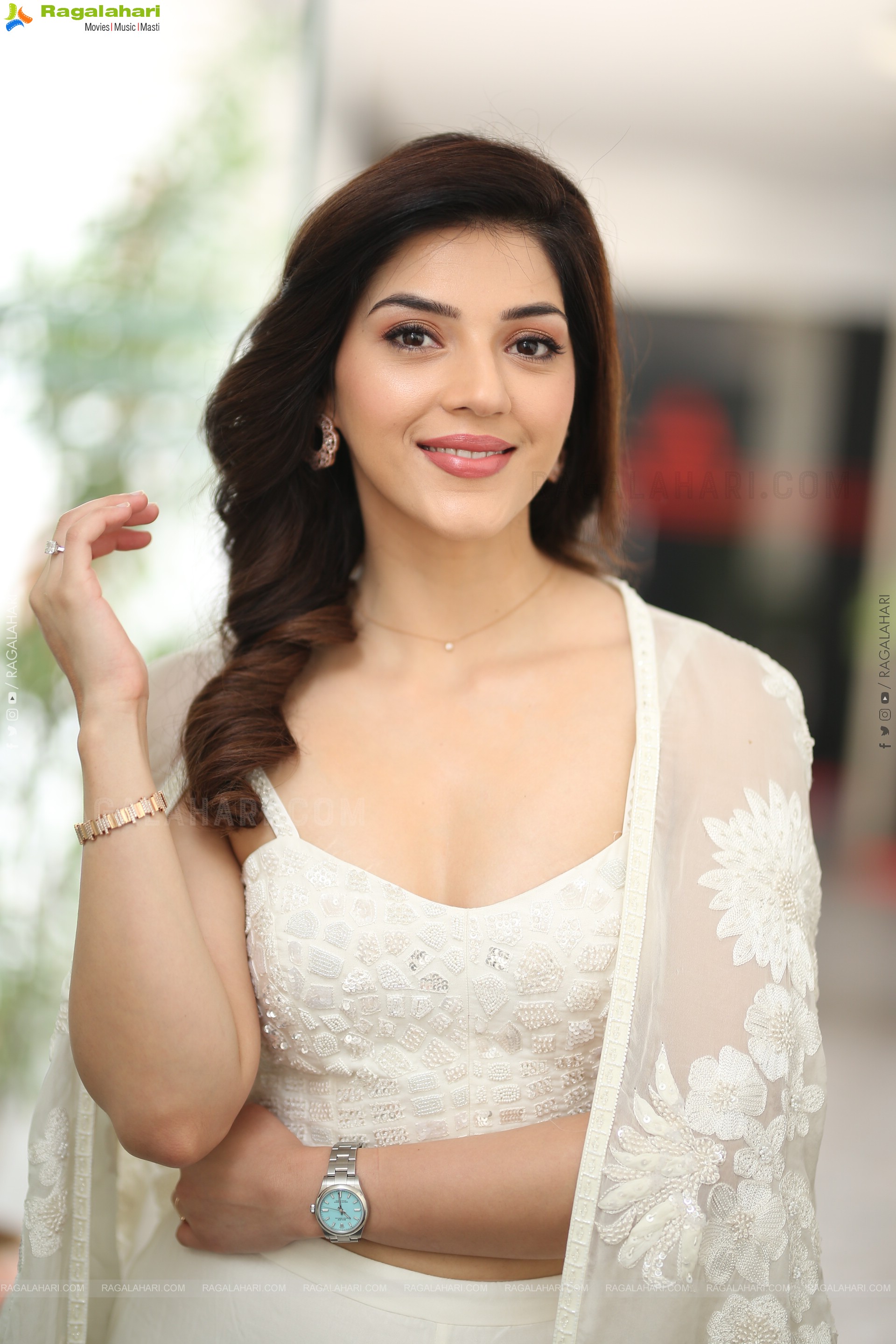 Mehreen Pirzada Latest Stills, HD Gallery