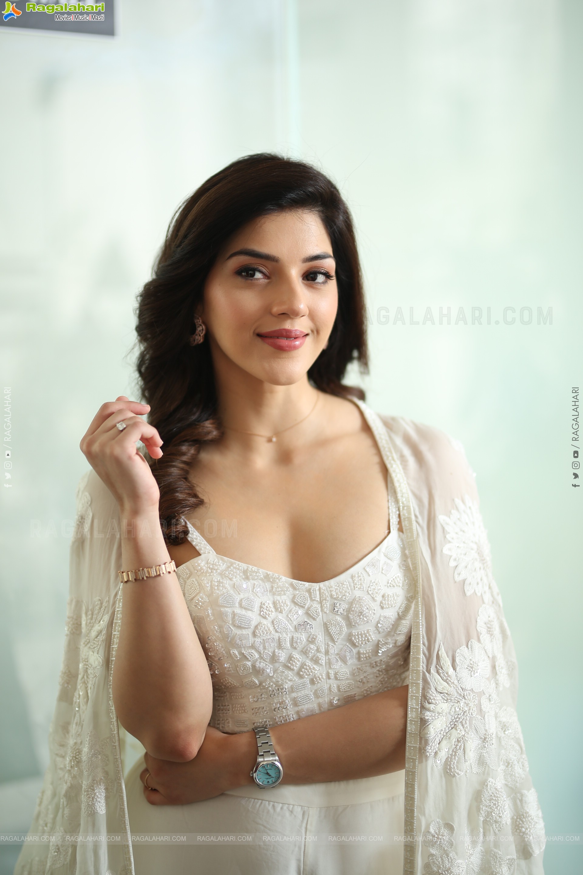 Mehreen Pirzada Latest Stills, HD Gallery