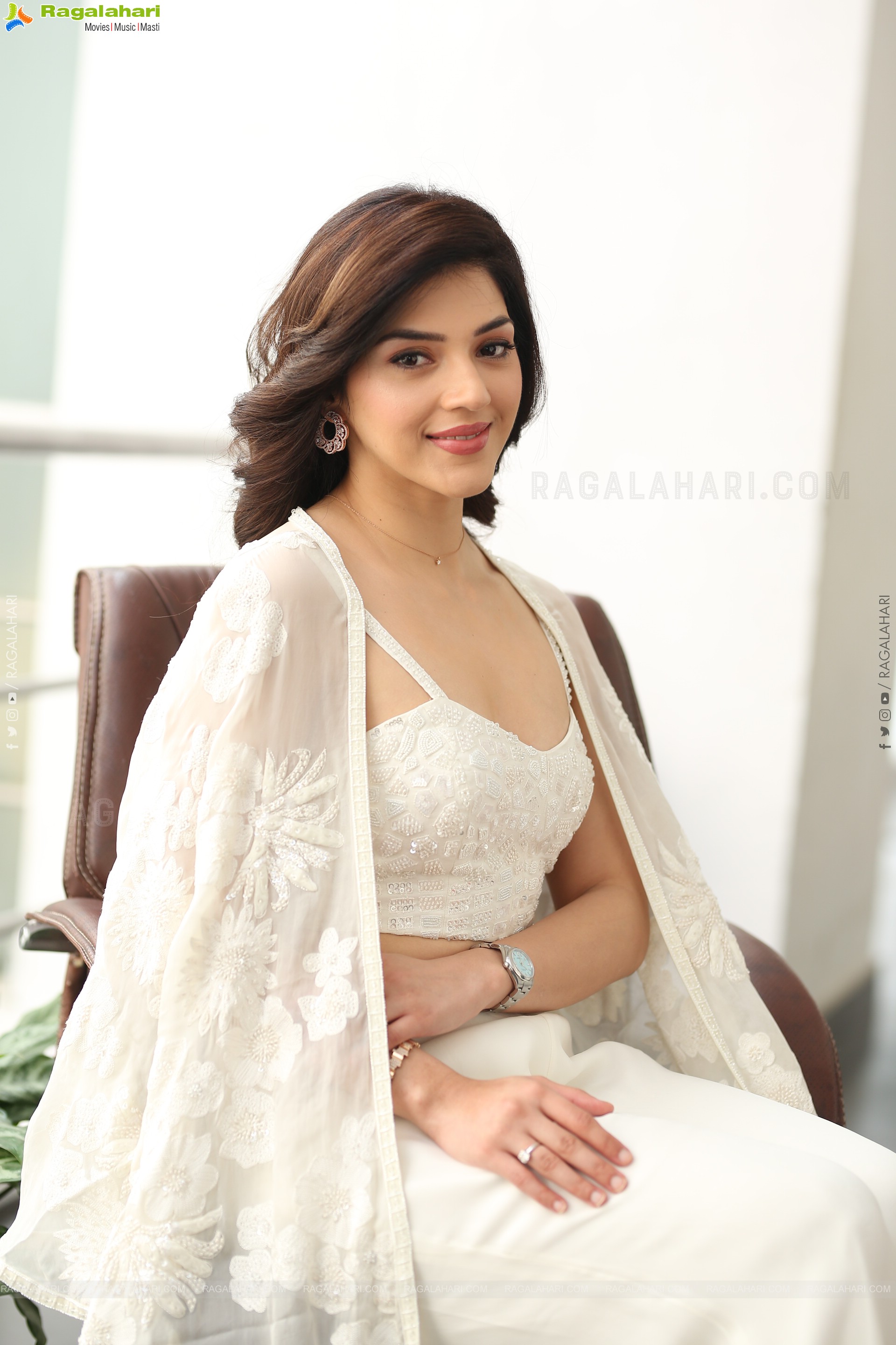 Mehreen Pirzada Latest Stills, HD Gallery