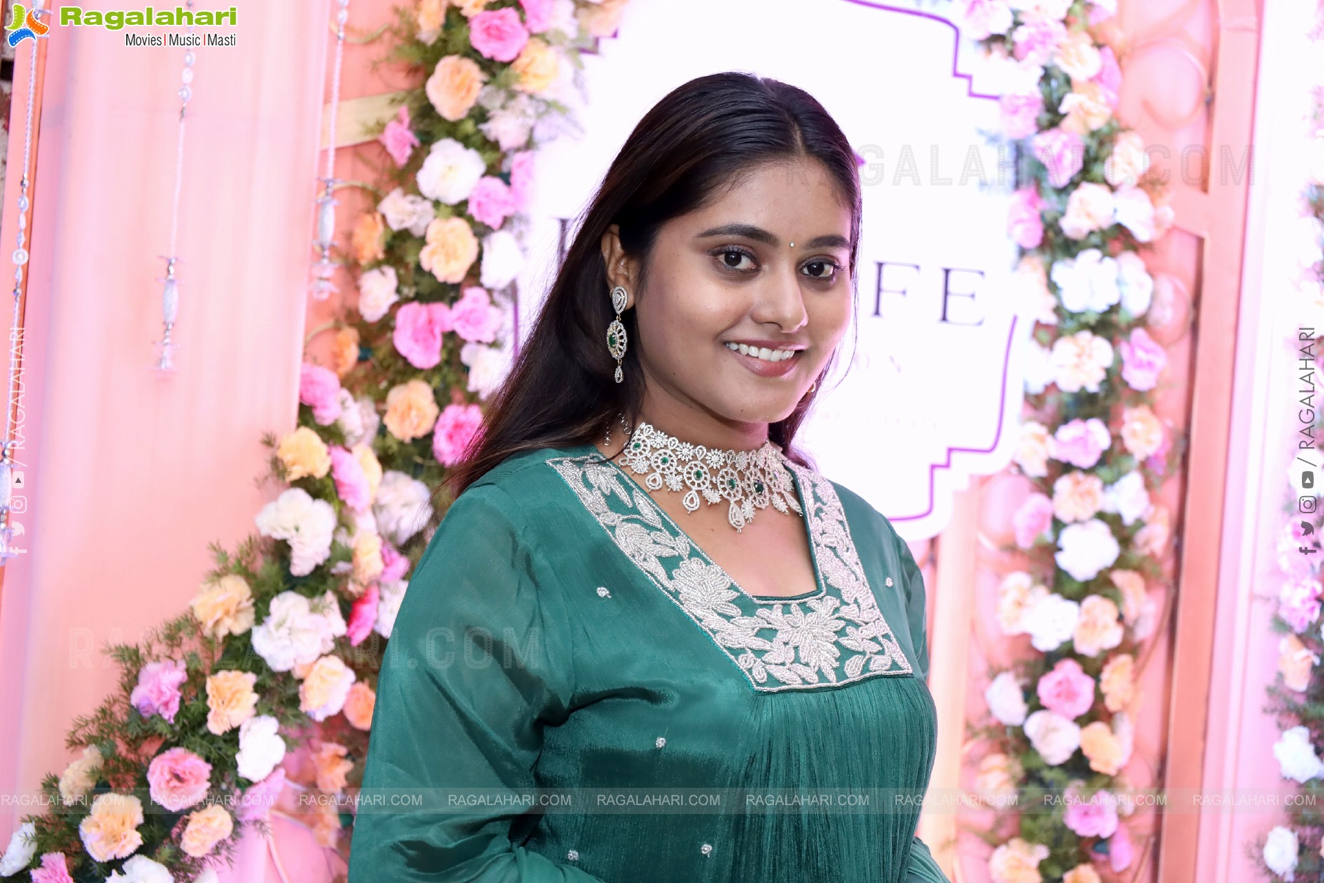 Bindhu Krishna Latest HD Stills, Photo Gallery