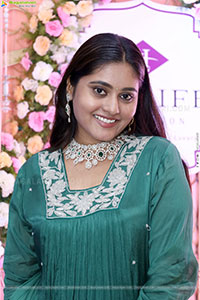 Bindhu Krishna Latest HD Stills, Photo Gallery