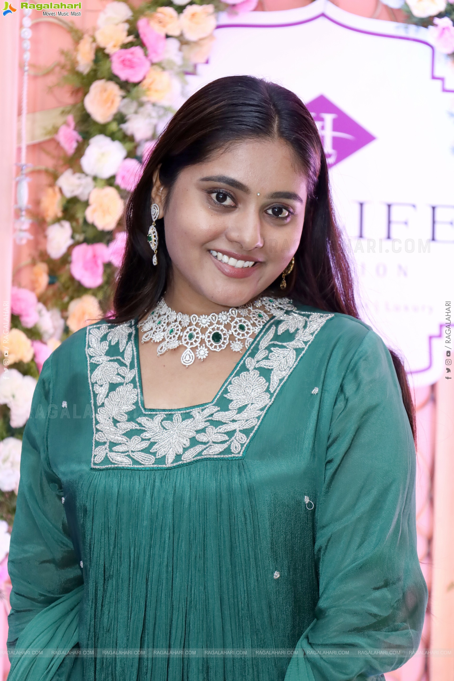 Bindhu Krishna Latest HD Stills, Photo Gallery