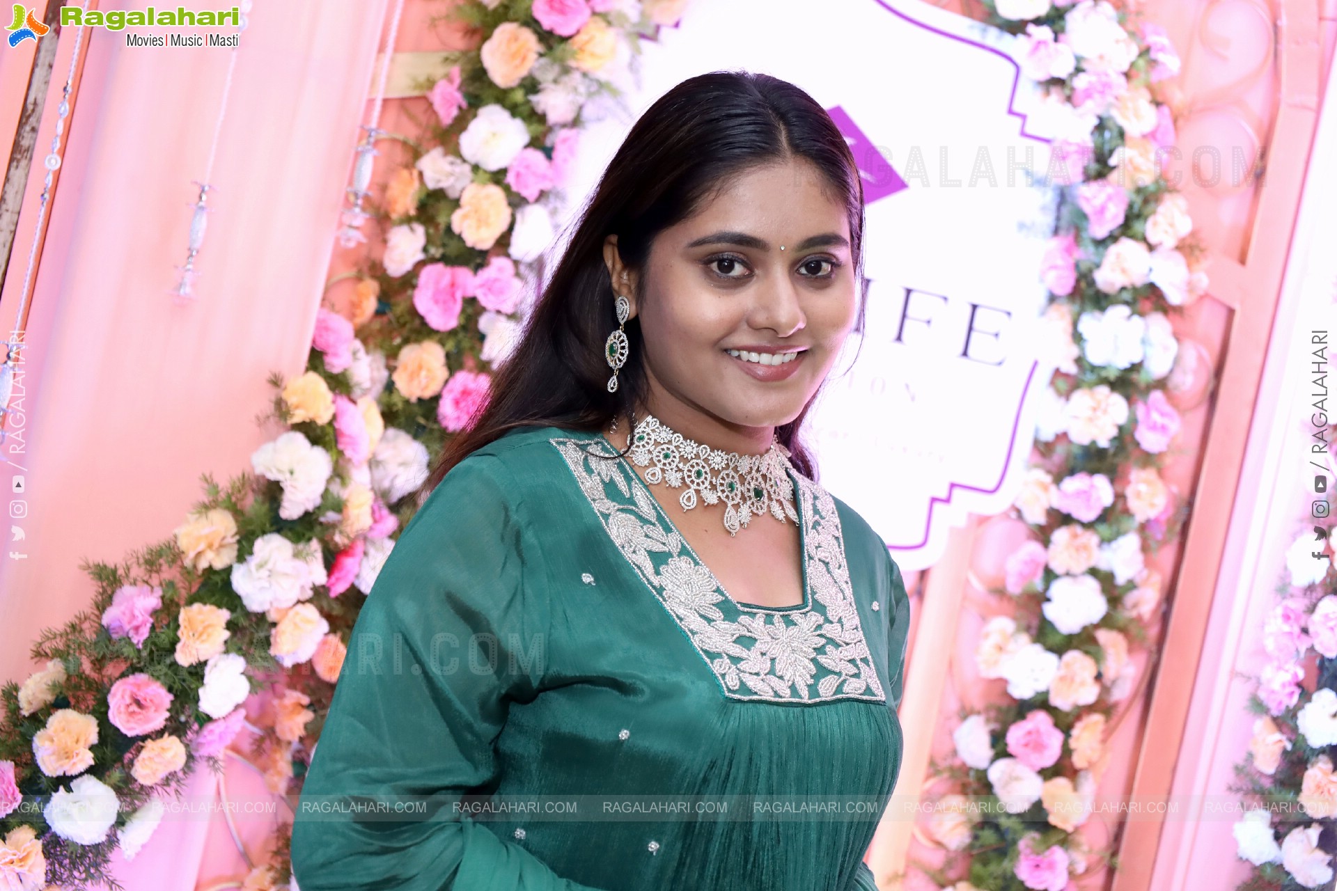 Bindhu Krishna Latest HD Stills, Photo Gallery