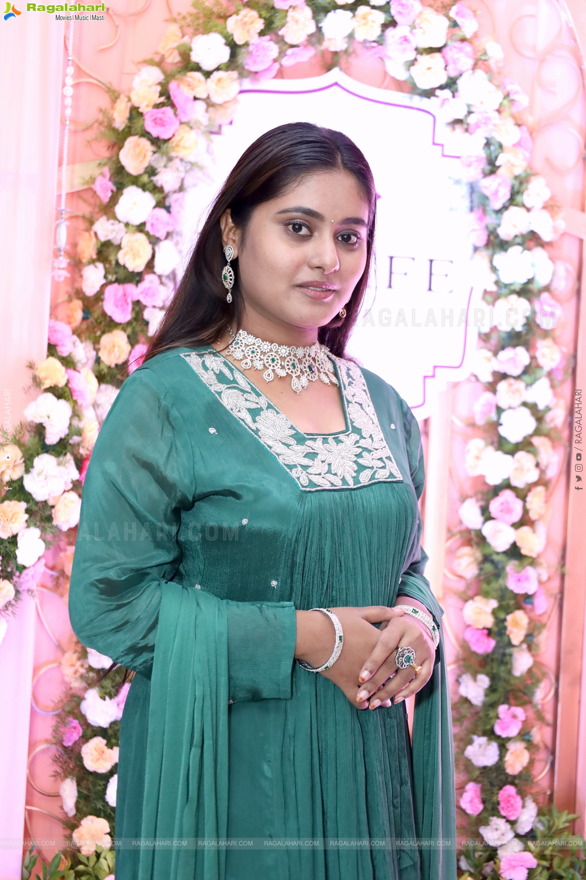 Bindhu Krishna Latest HD Stills, Photo Gallery