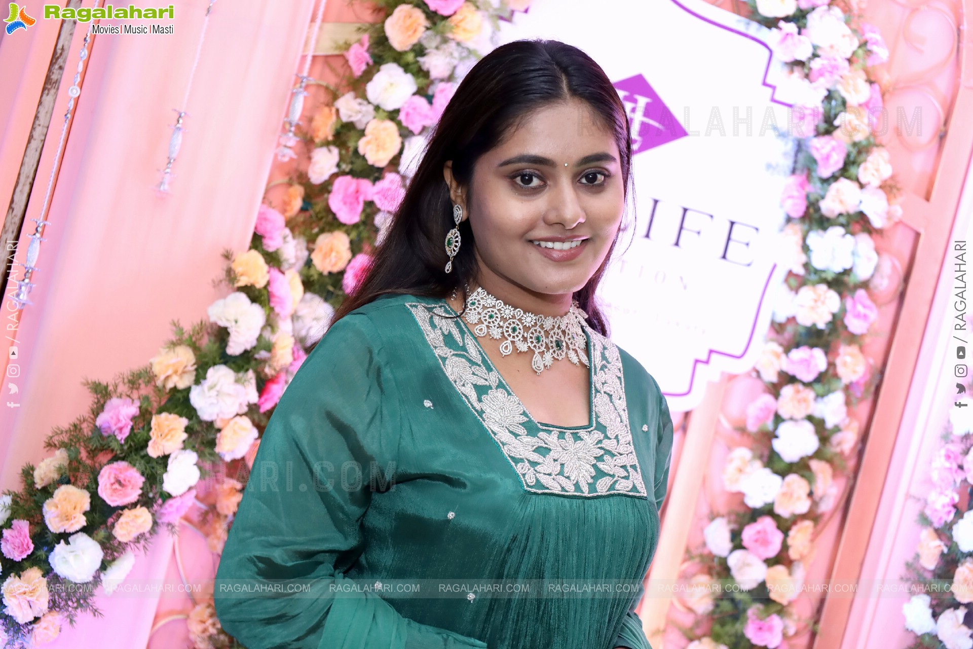 Bindhu Krishna Latest HD Stills, Photo Gallery