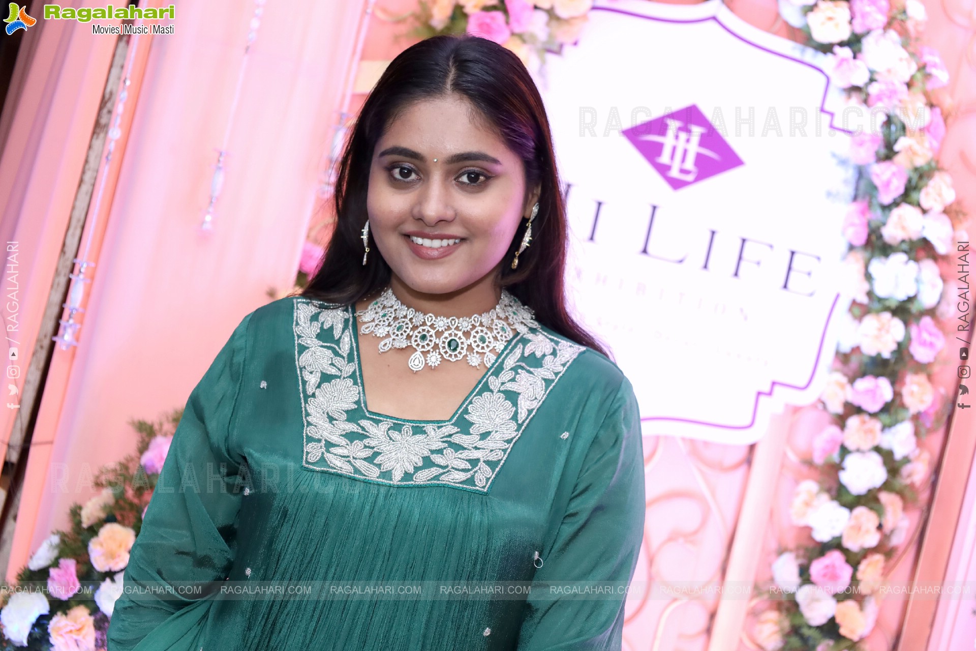 Bindhu Krishna Latest HD Stills, Photo Gallery