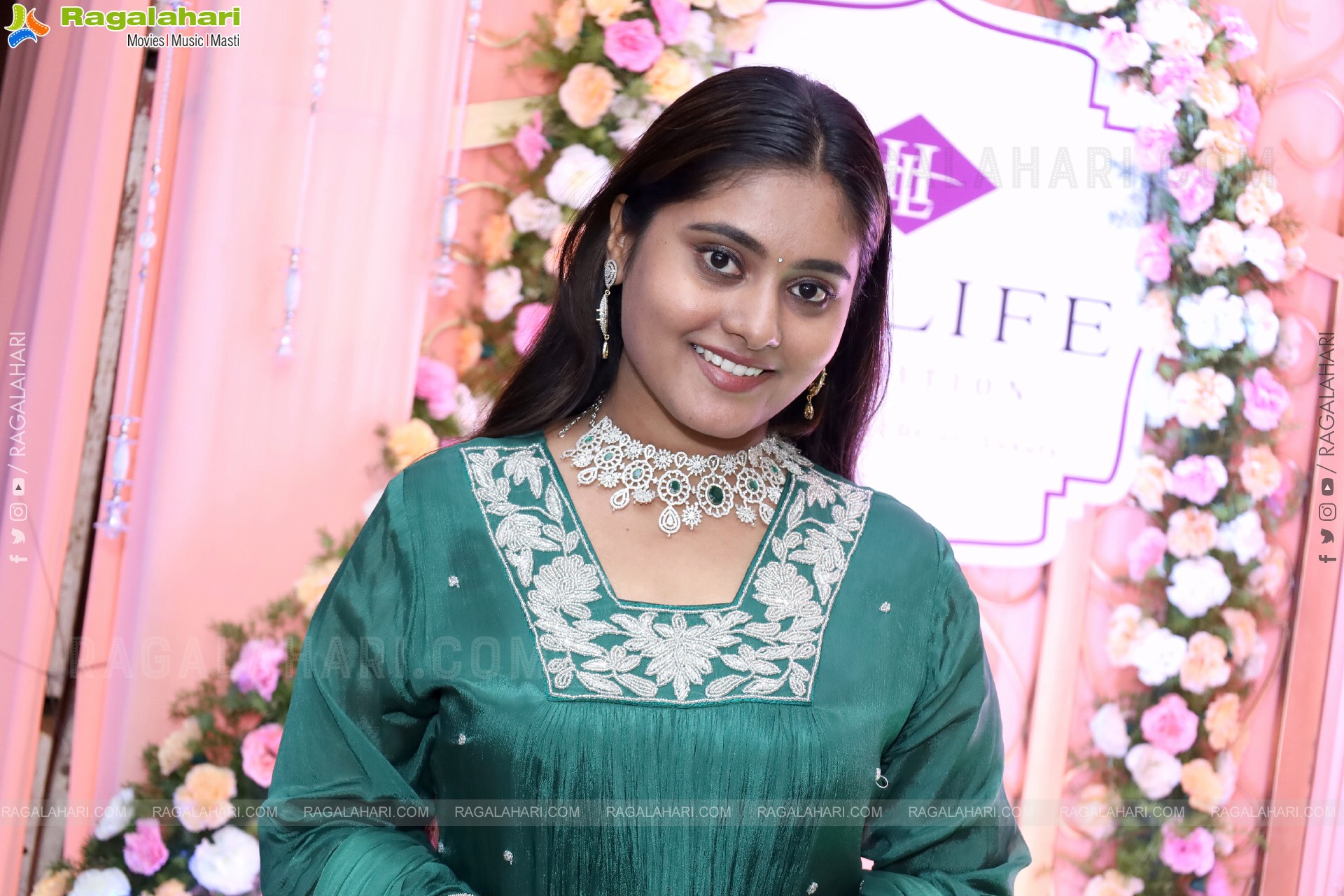 Bindhu Krishna Latest HD Stills, Photo Gallery