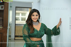 Chandni Bhagwanani Latest Stills, HD Gallery