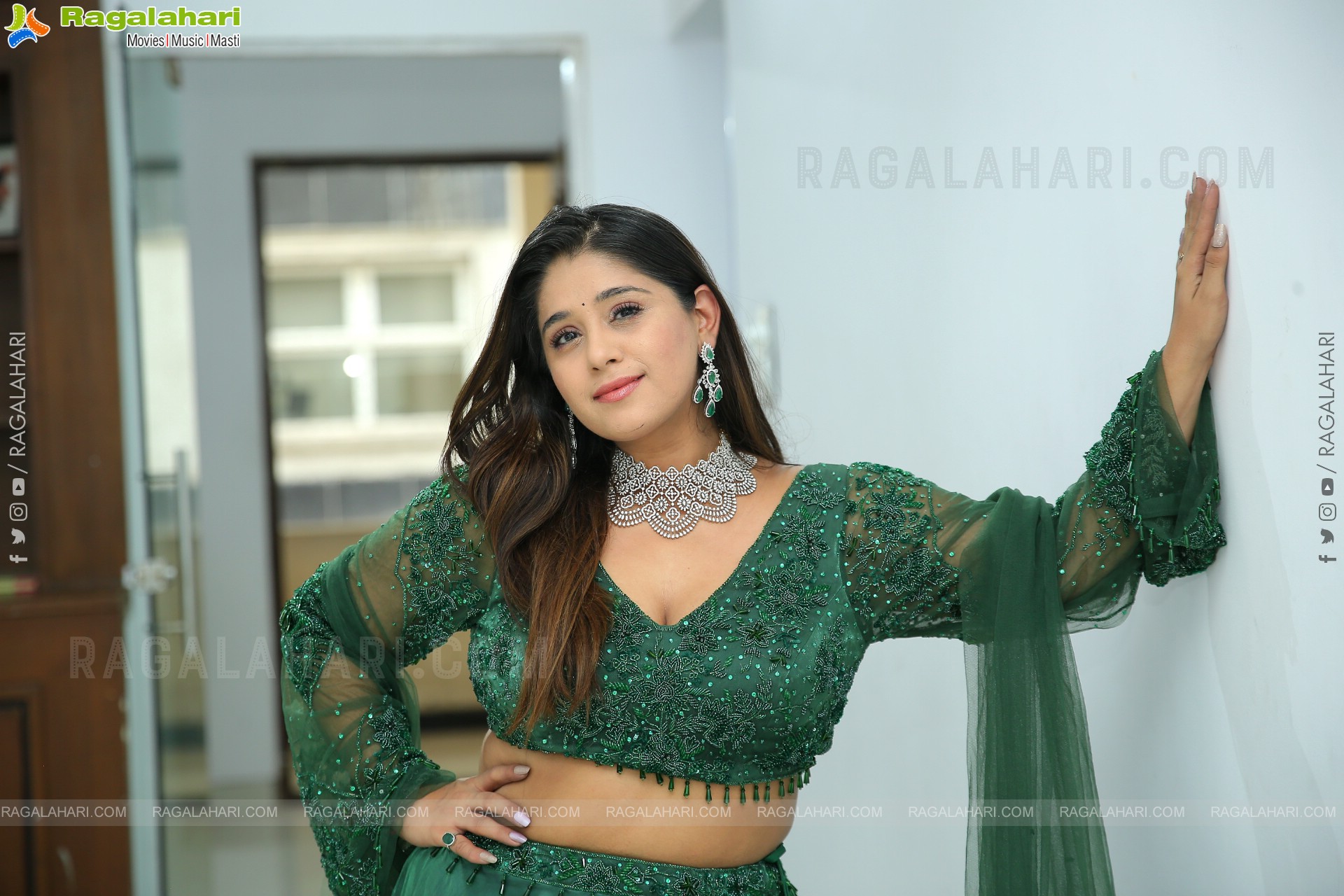 Chandni Bhagwanani Latest Stills, HD Gallery