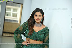 Chandni Bhagwanani Latest Stills, HD Gallery