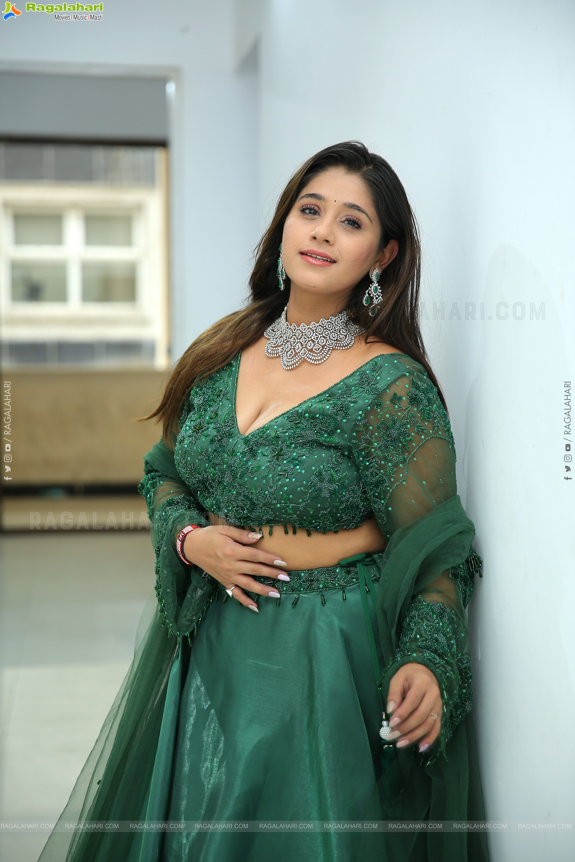 Chandni Bhagwanani Latest Stills, HD Gallery