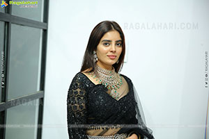 Kushitha Kallapu Stills in Black Dress, HD Gallery