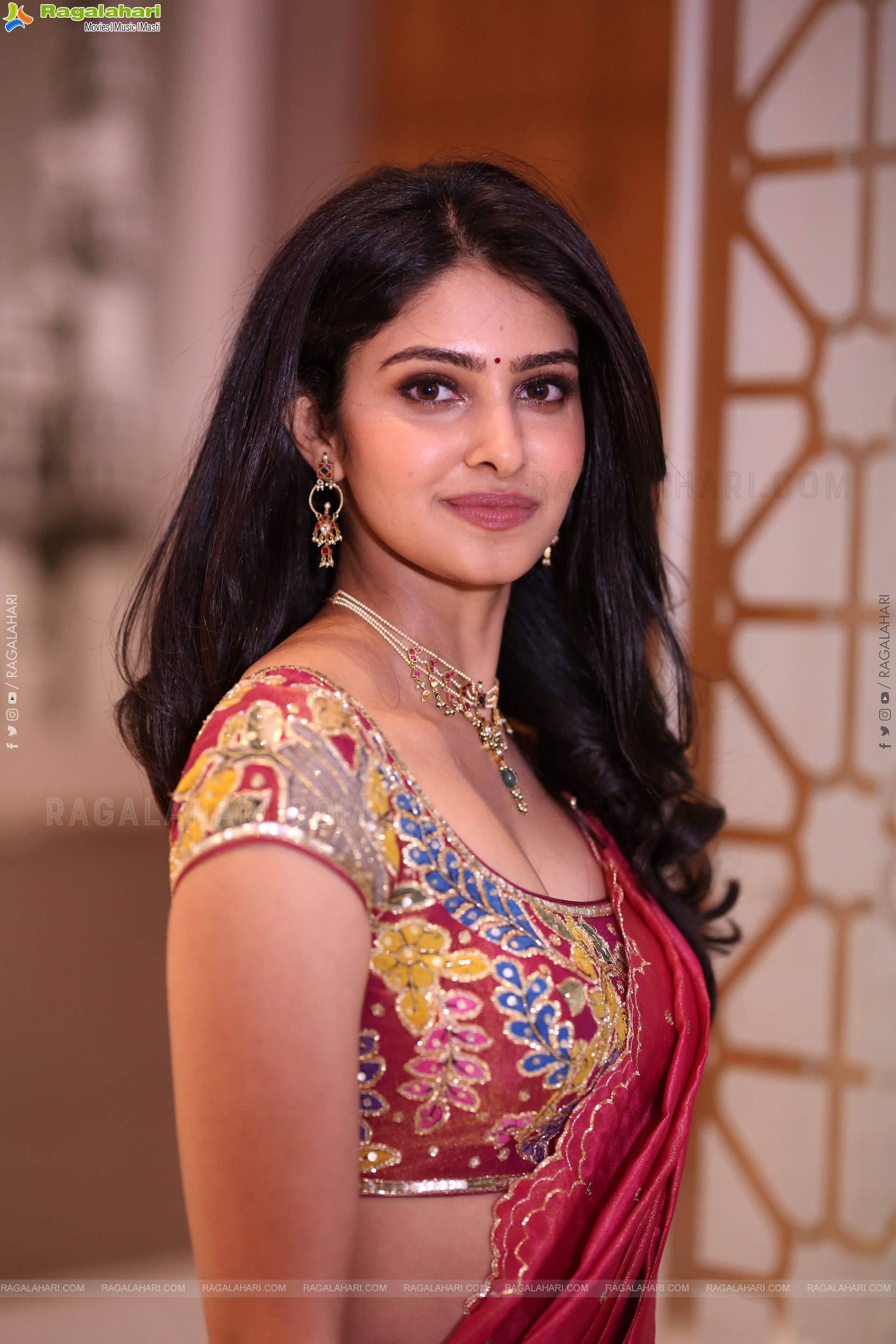 Manasa Varanasi at Devaki Nandana Vasudeva Prerelease Event, HD Gallery