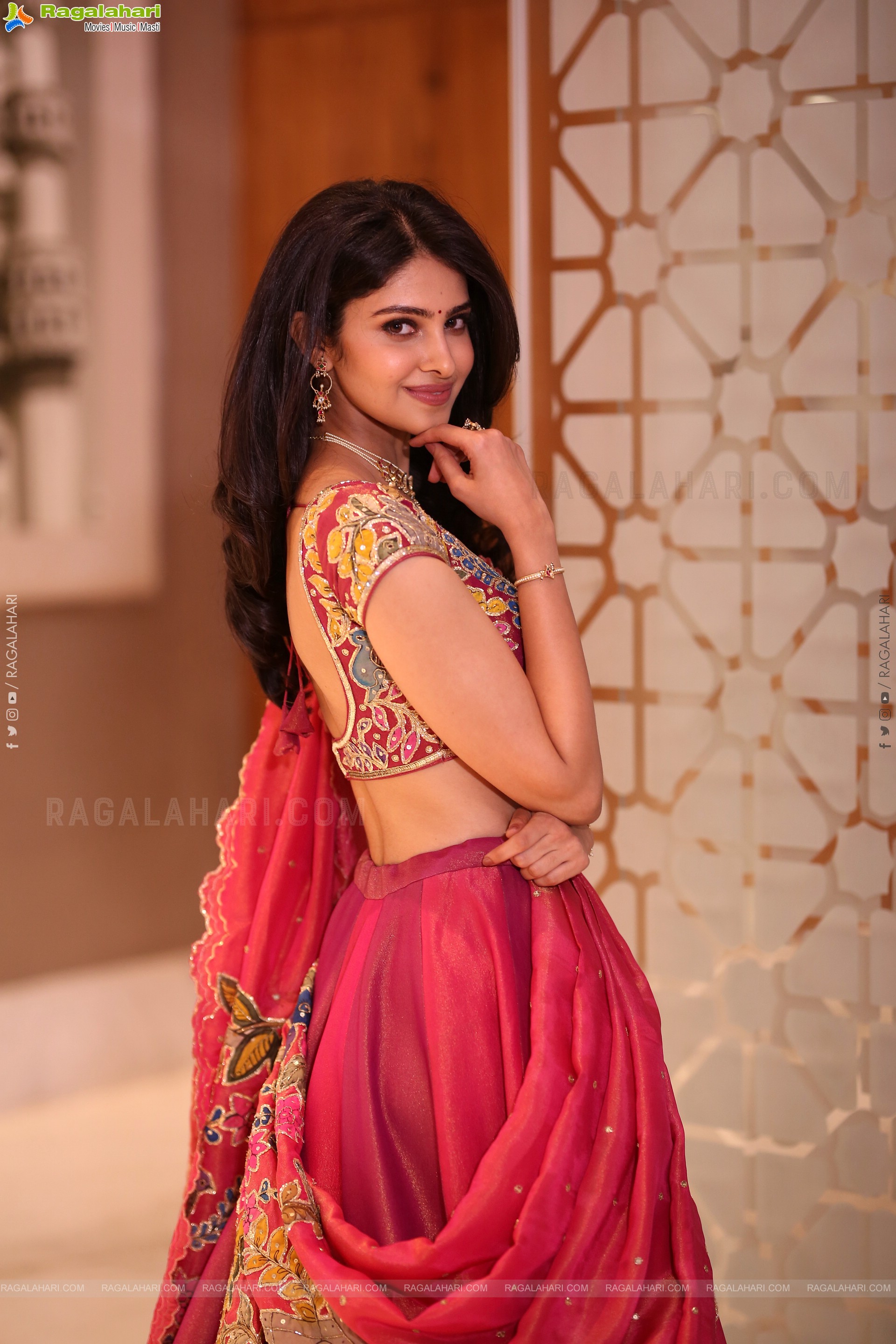 Manasa Varanasi at Devaki Nandana Vasudeva Prerelease Event, HD Gallery