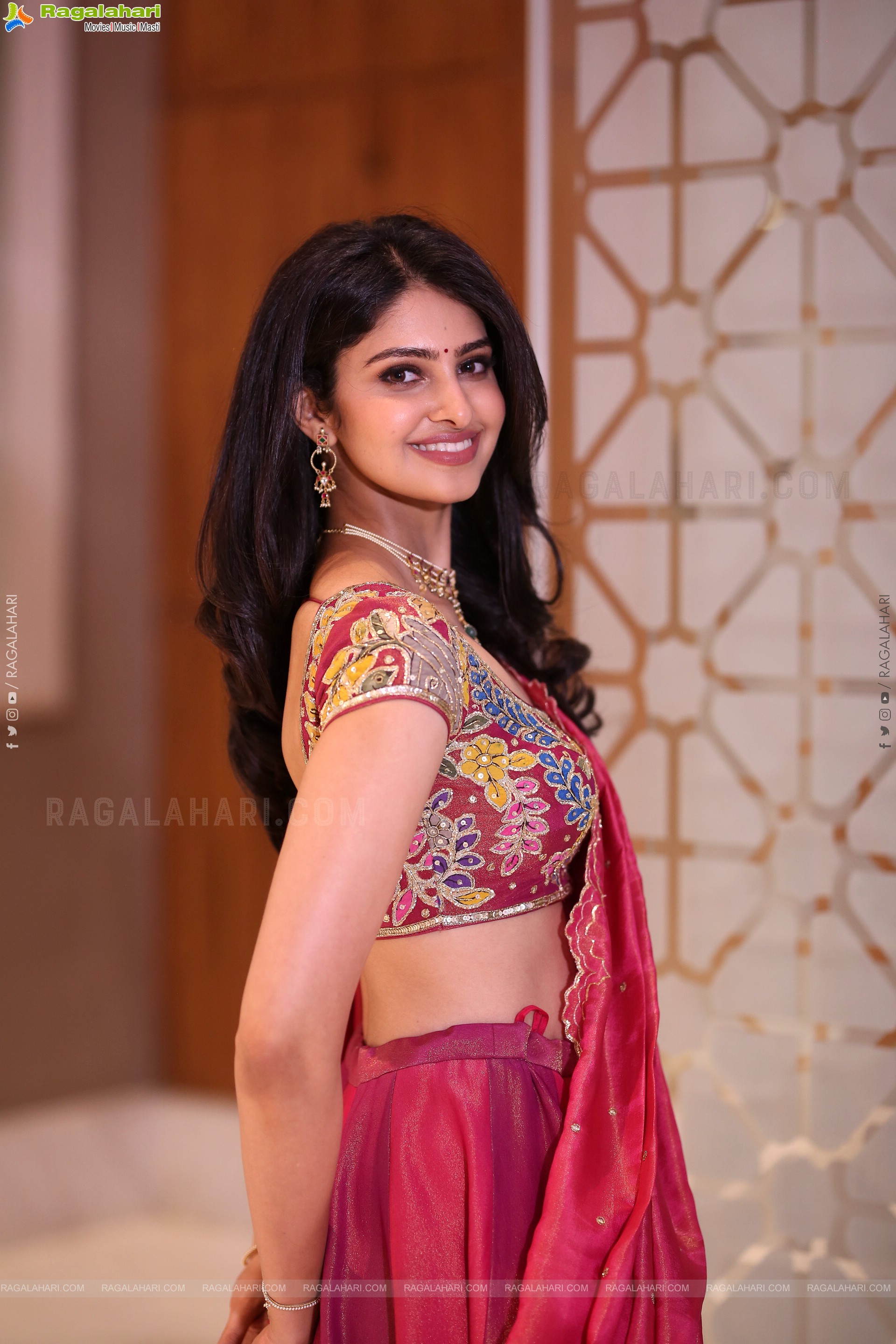 Manasa Varanasi at Devaki Nandana Vasudeva Prerelease Event, HD Gallery