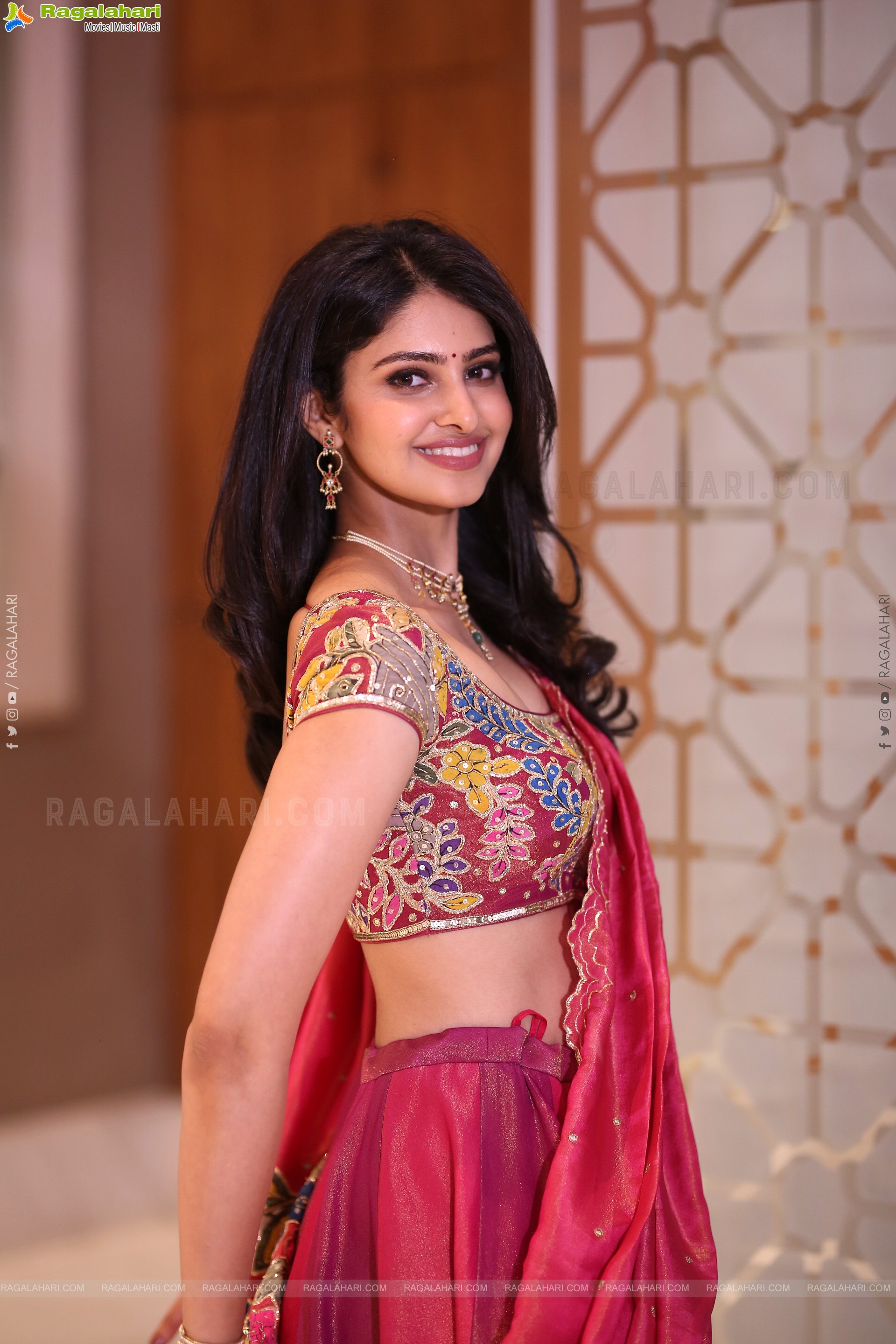 Manasa Varanasi at Devaki Nandana Vasudeva Prerelease Event, HD Gallery