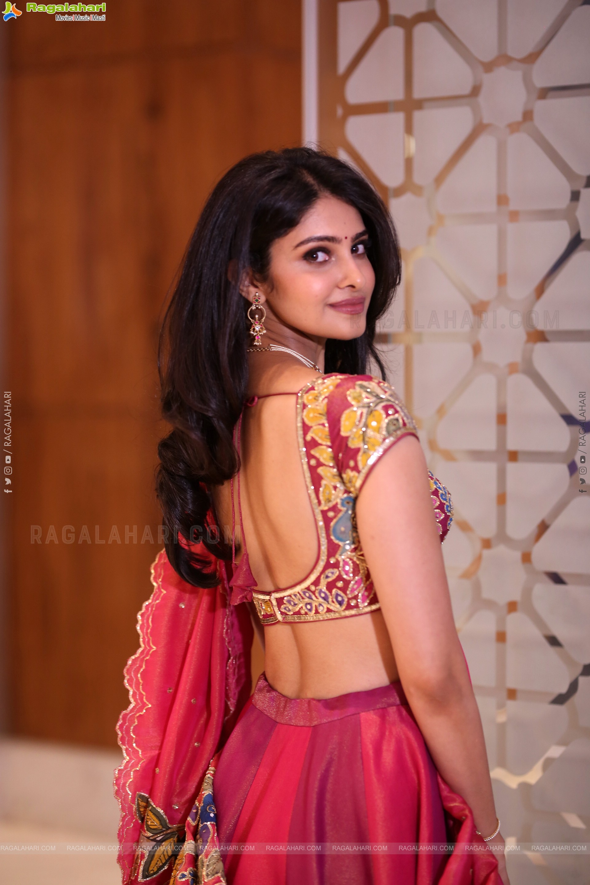 Manasa Varanasi at Devaki Nandana Vasudeva Prerelease Event, HD Gallery