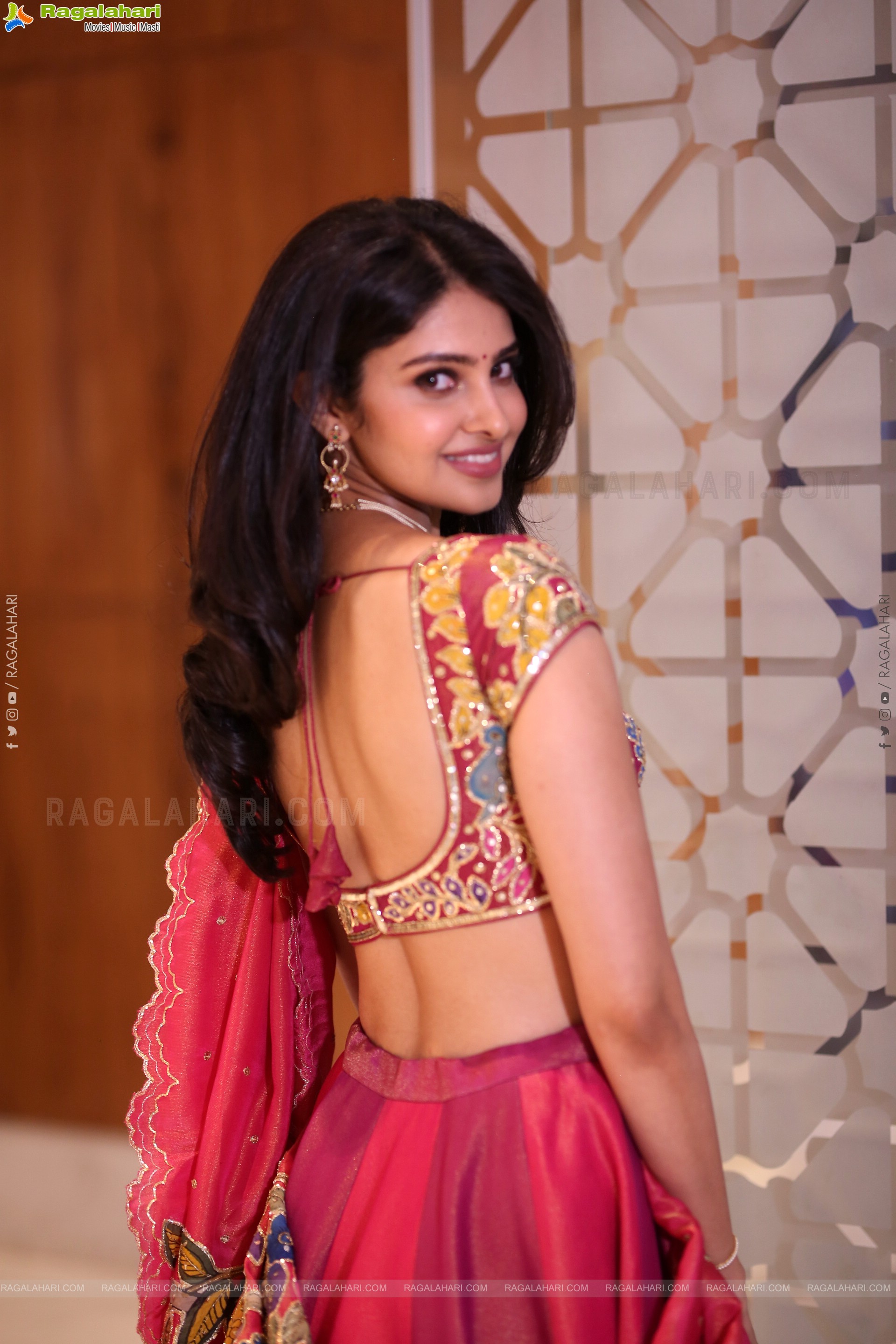 Manasa Varanasi at Devaki Nandana Vasudeva Prerelease Event, HD Gallery