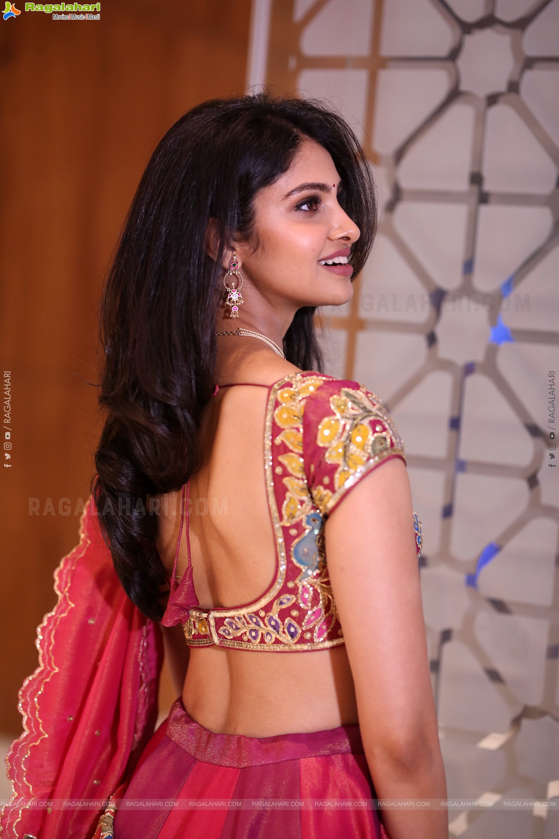 Manasa Varanasi at Devaki Nandana Vasudeva Prerelease Event, HD Gallery