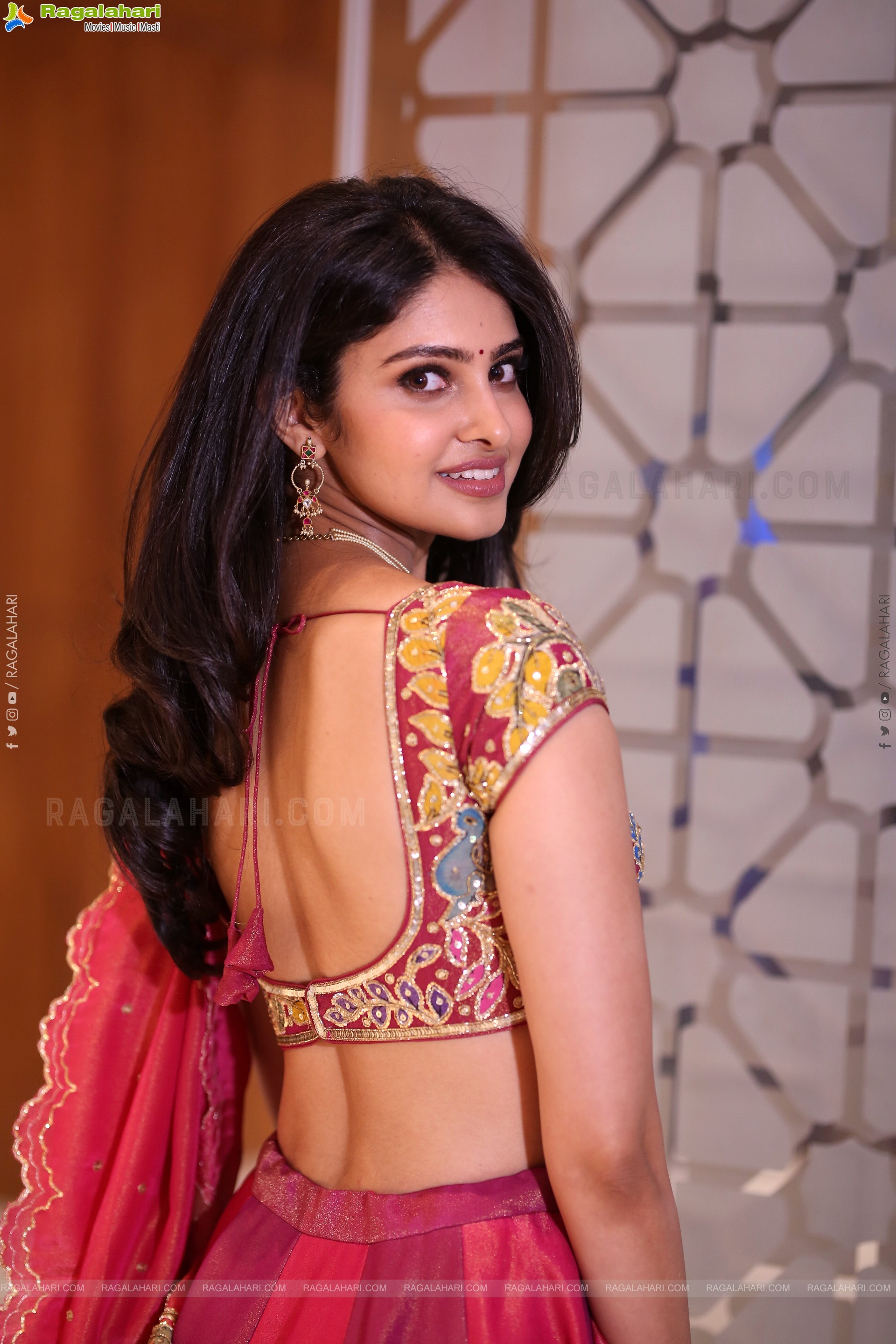 Manasa Varanasi at Devaki Nandana Vasudeva Prerelease Event, HD Gallery