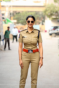 Meenakshi Chaudhary at Sankranthiki Vasthunnaam Press Meet 