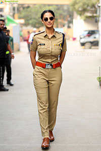 Meenakshi Chaudhary at Sankranthiki Vasthunnaam Press Meet 